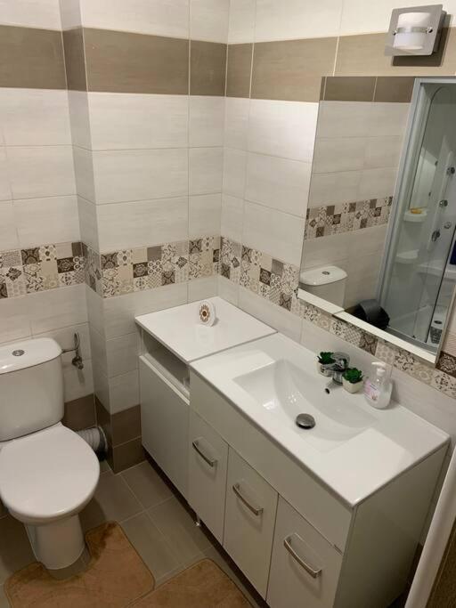 Lovely Bacau 1 Bedroom Apartment ภายนอก รูปภาพ