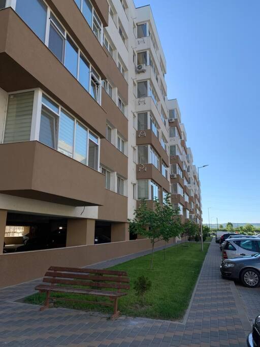 Lovely Bacau 1 Bedroom Apartment ภายนอก รูปภาพ